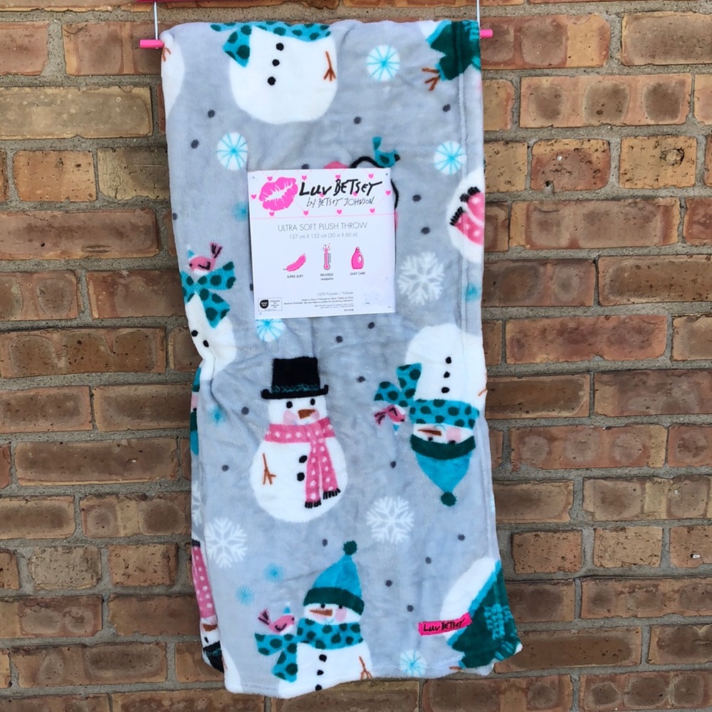 Luv Betsey by Betsey Johnson Snowman Throw Blanket
